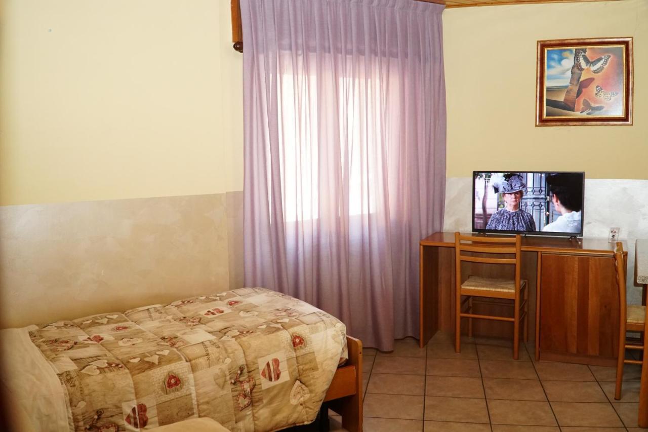 Hotel Iscla إدولو المظهر الخارجي الصورة