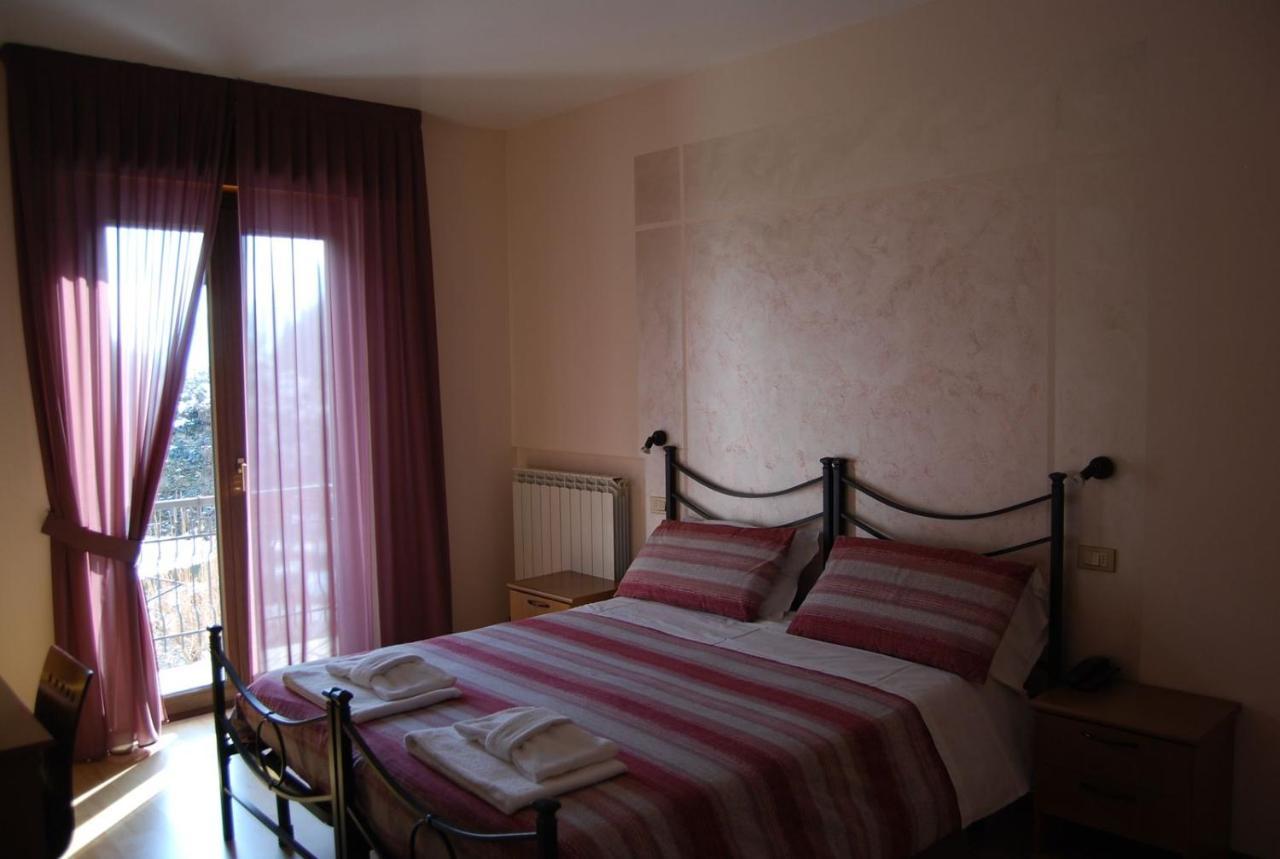 Hotel Iscla إدولو المظهر الخارجي الصورة