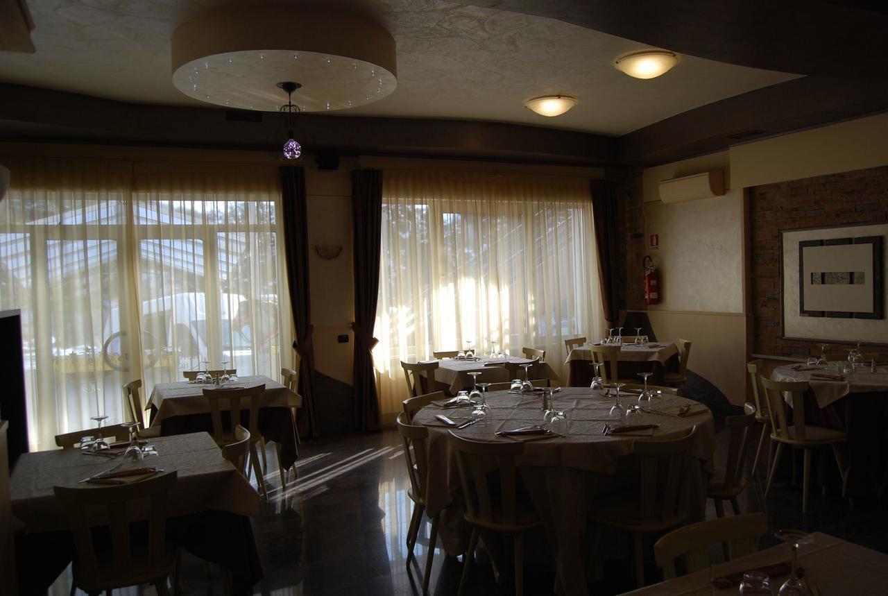 Hotel Iscla إدولو المظهر الخارجي الصورة