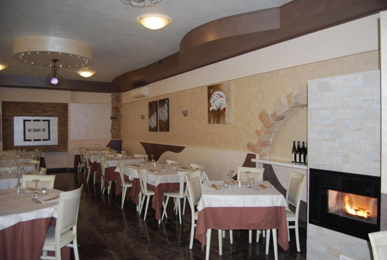Hotel Iscla إدولو المظهر الخارجي الصورة